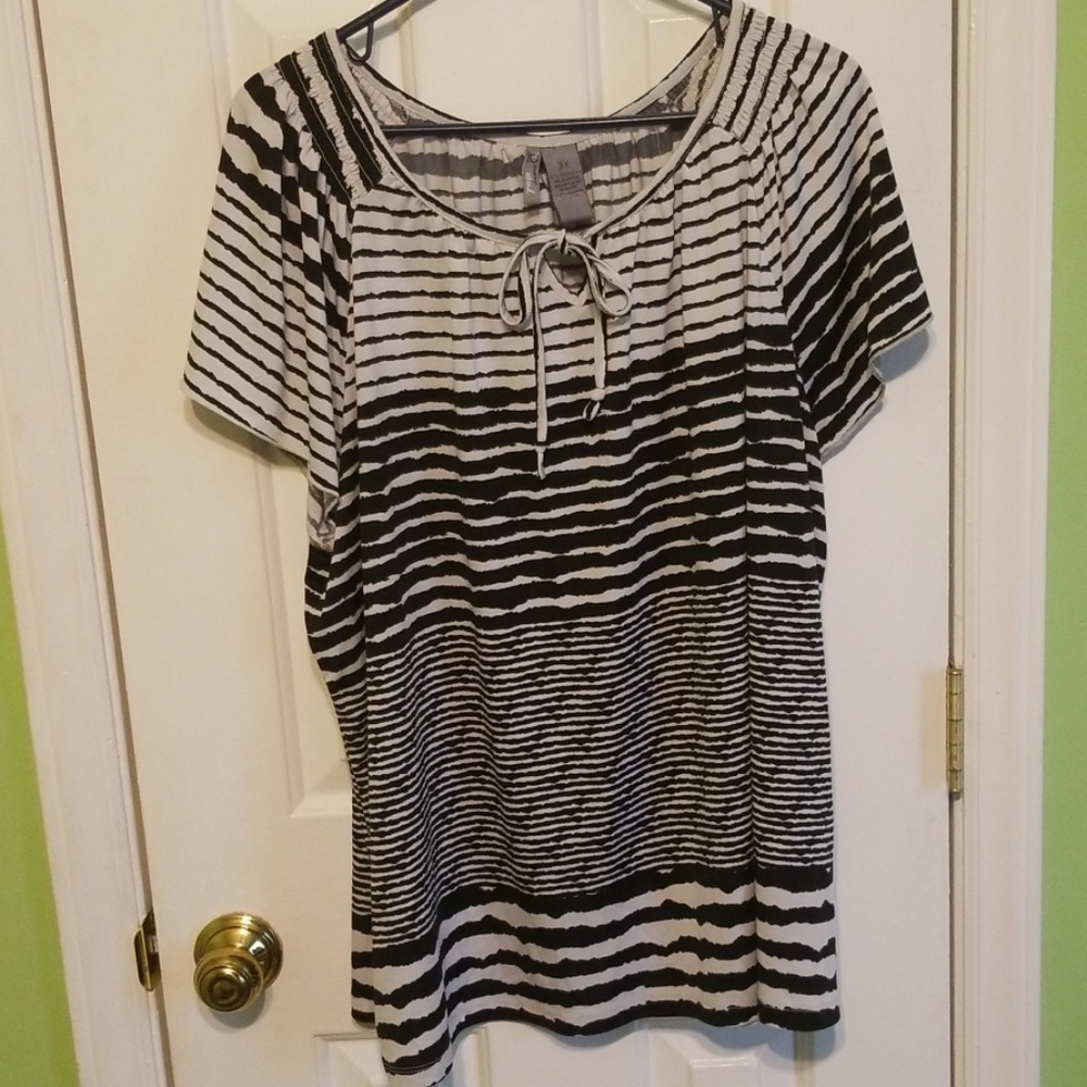 Blaxk and white stripe top